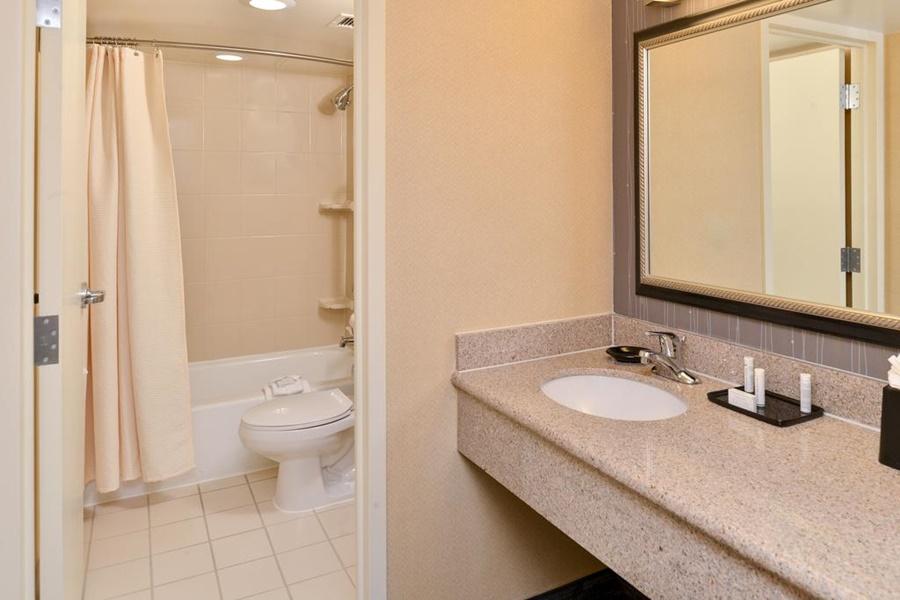 Courtyard By Marriott Denver Cherry Creek Exterior photo