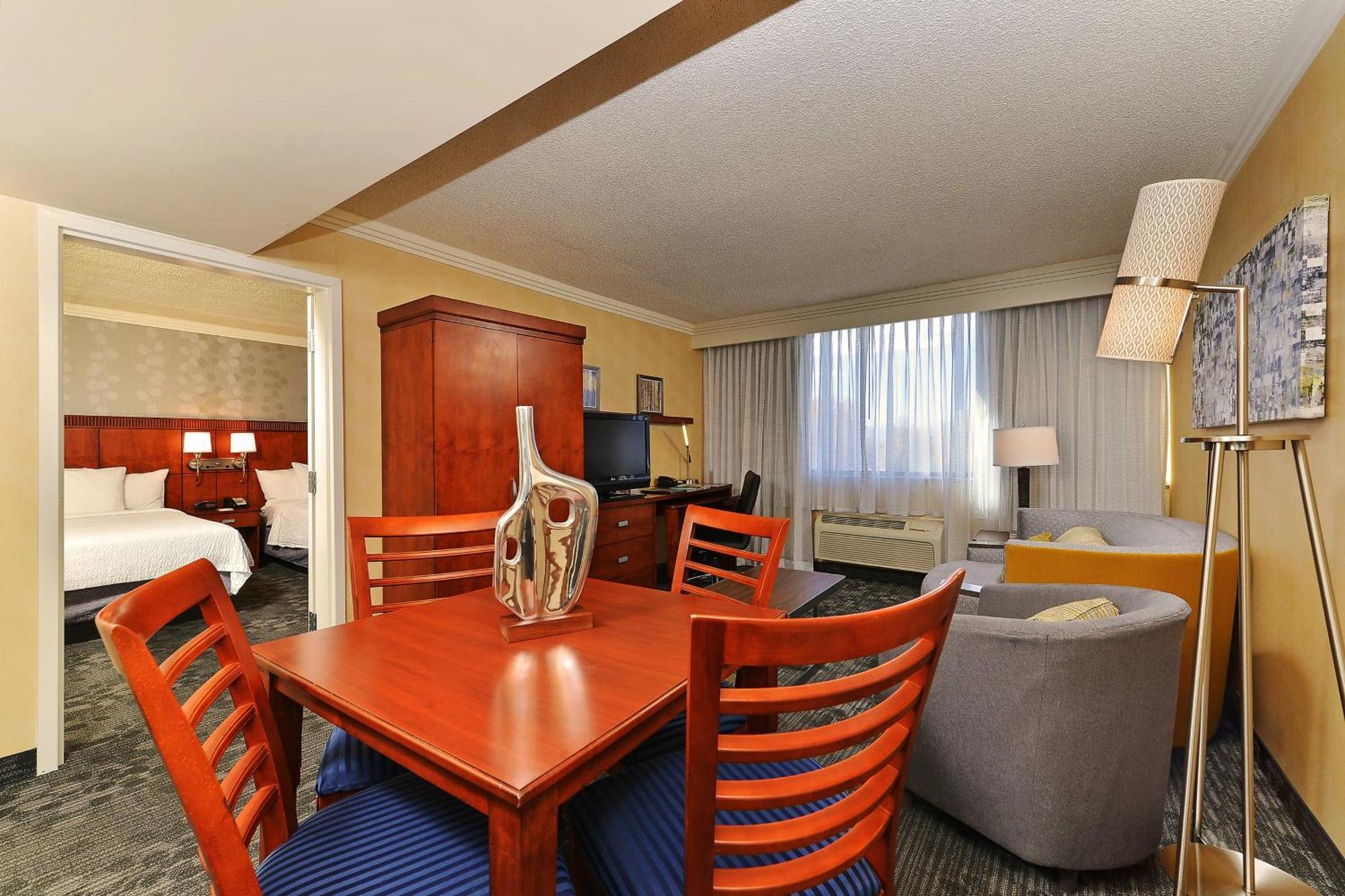 Courtyard By Marriott Denver Cherry Creek Exterior photo