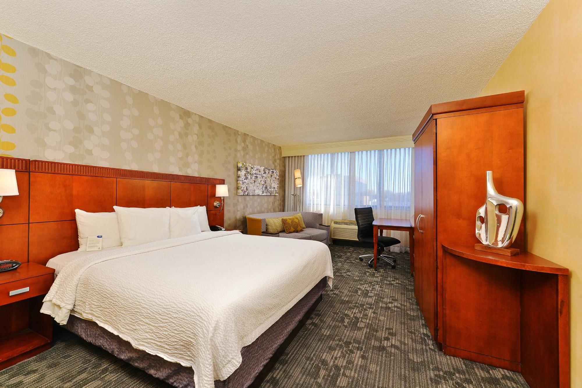 Courtyard By Marriott Denver Cherry Creek Exterior photo
