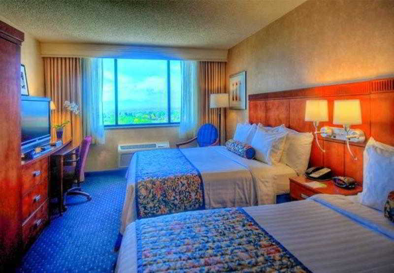 Courtyard By Marriott Denver Cherry Creek Exterior photo