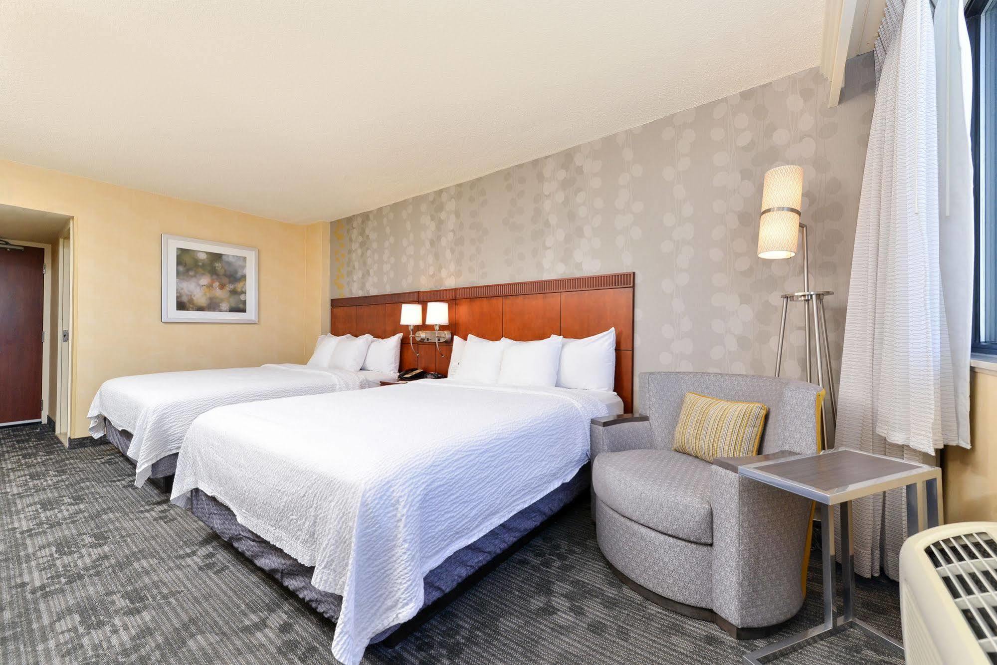Courtyard By Marriott Denver Cherry Creek Exterior photo
