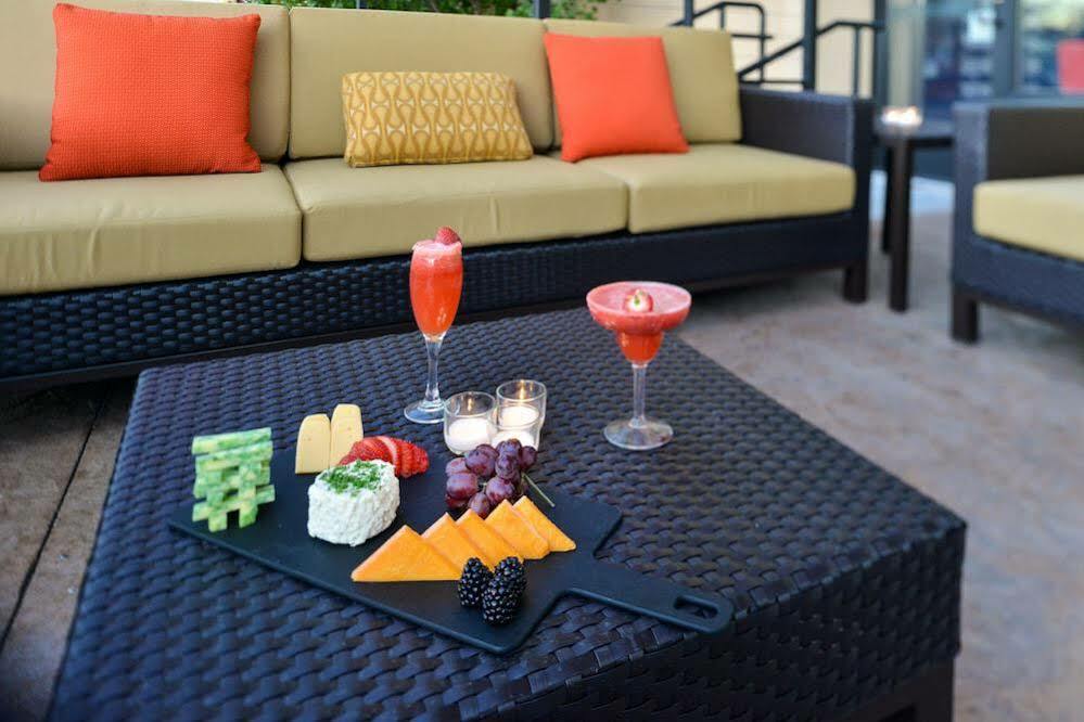 Courtyard By Marriott Denver Cherry Creek Exterior photo